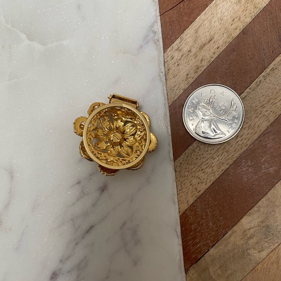 VINTAGE - Floral and Pearl Scarf Ring - Picture 3 of 3